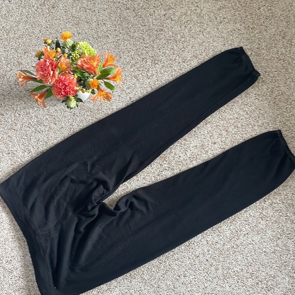 Monrow Classis Sweat Pants. - Picture 6 of 6